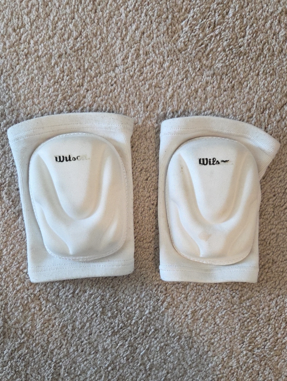 Wilson White Padded Volleyball Knee Pads